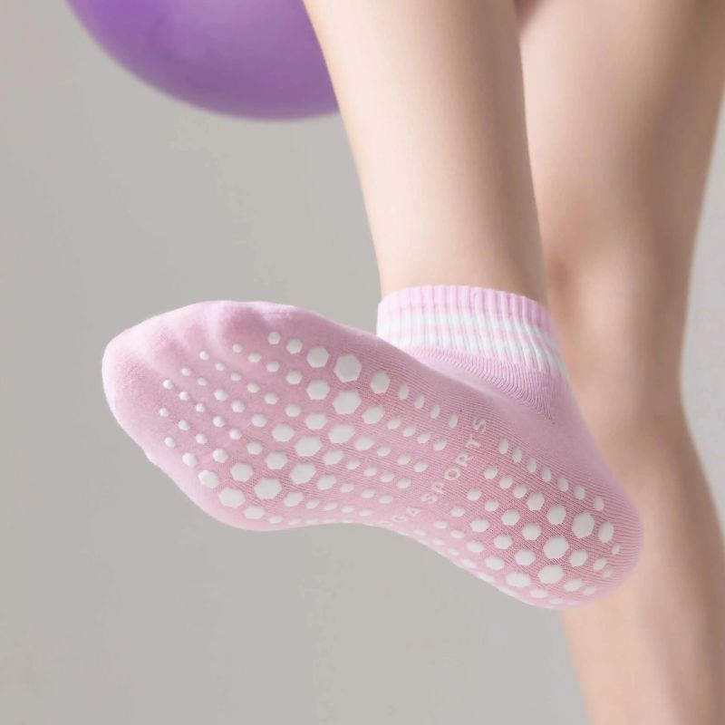 chaussettes-antiderapantes-dessous-pied-de-femme