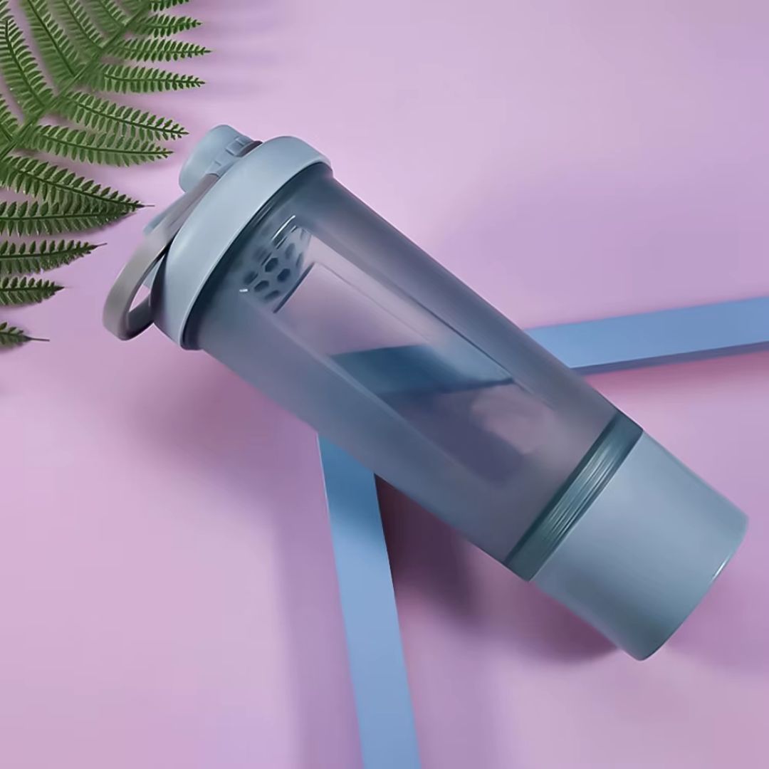 shaker protéine bleu transparent couché