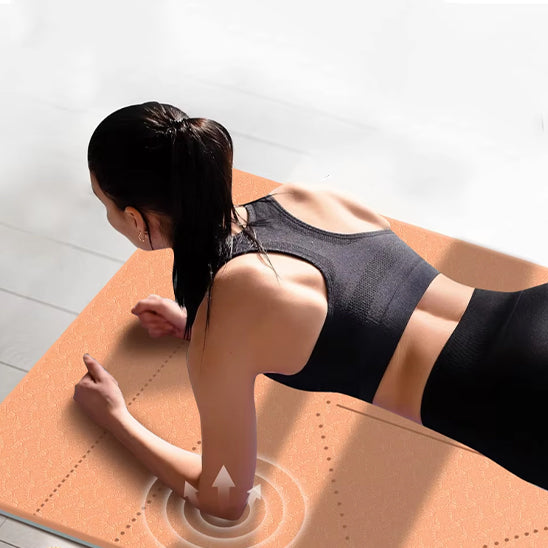 tapis de yoga femme au sol surcoudes gainage