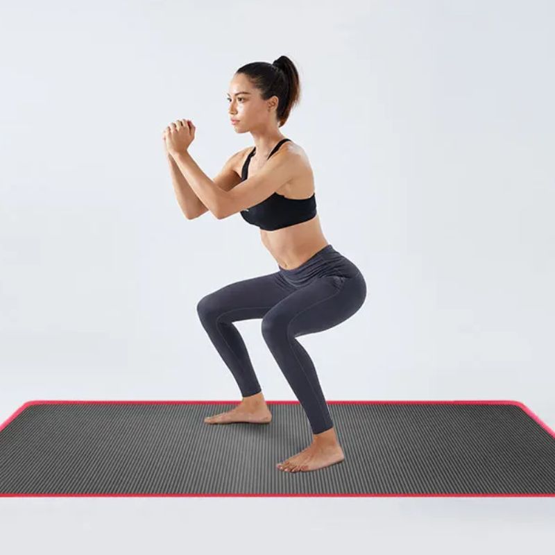tapis-gym-confort-femme-en-squat