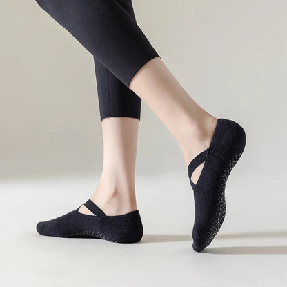 chaussettes-antiderapantes-noires-femme-pointe-pied-gauche