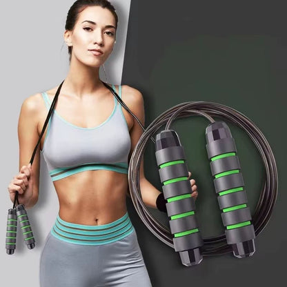 corde-a-sauter-noire-et-verte-femme-musclee