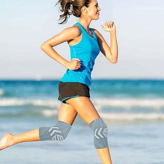 genouillere maintien sur genoux femme court sur plage