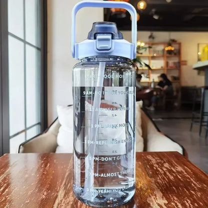 gourde 2 litres bleue poignee paille sur table