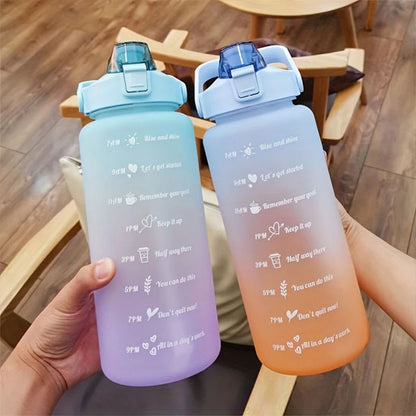 gourde sport dans mains femmes dessus table