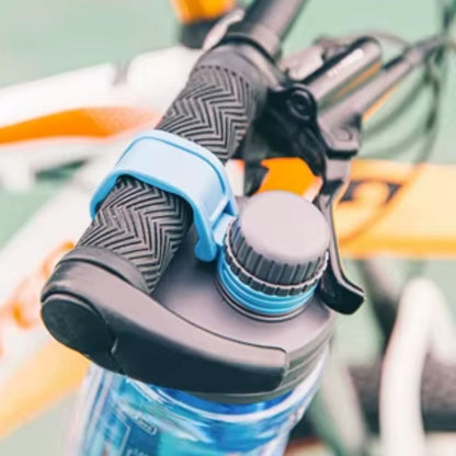 gourde transparente sur guidon velo