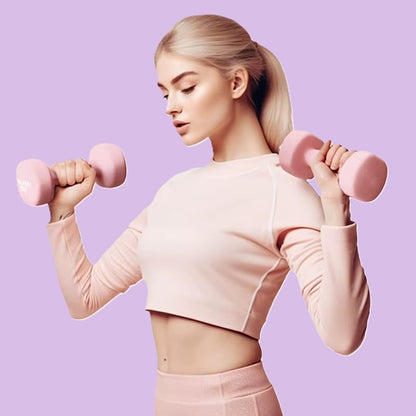 femme-haltere-mains-bras-en-l-air