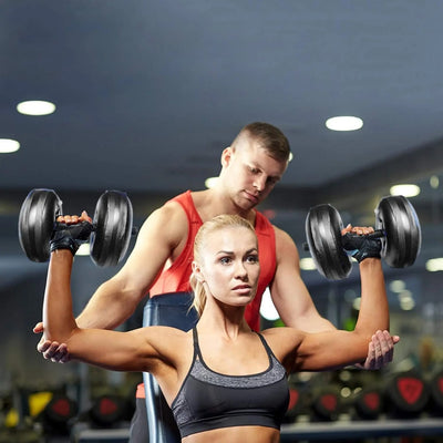 halteres-femme-salle-de-sport