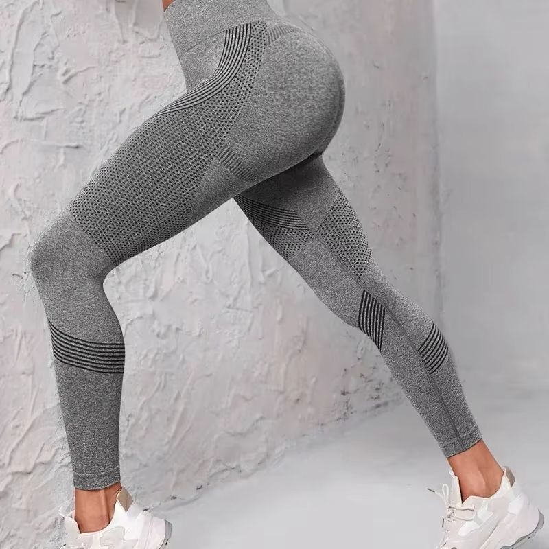 legging-sport-gris-jambes-femme-musclee