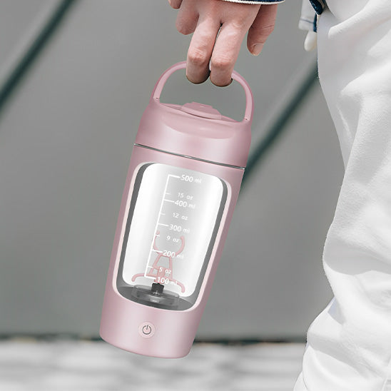 shaker rose dans main droite